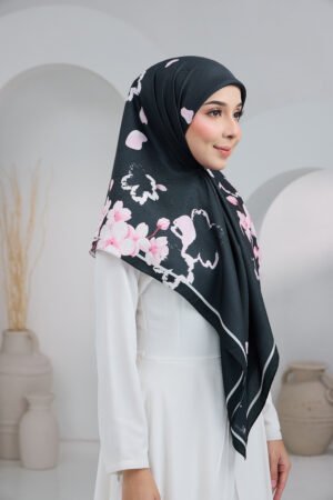 Sakura Qirana Black