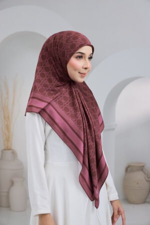 Puteri Qalish Maroon