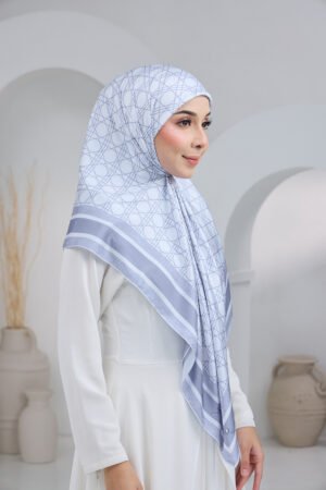 Puteri Qalish Blue White